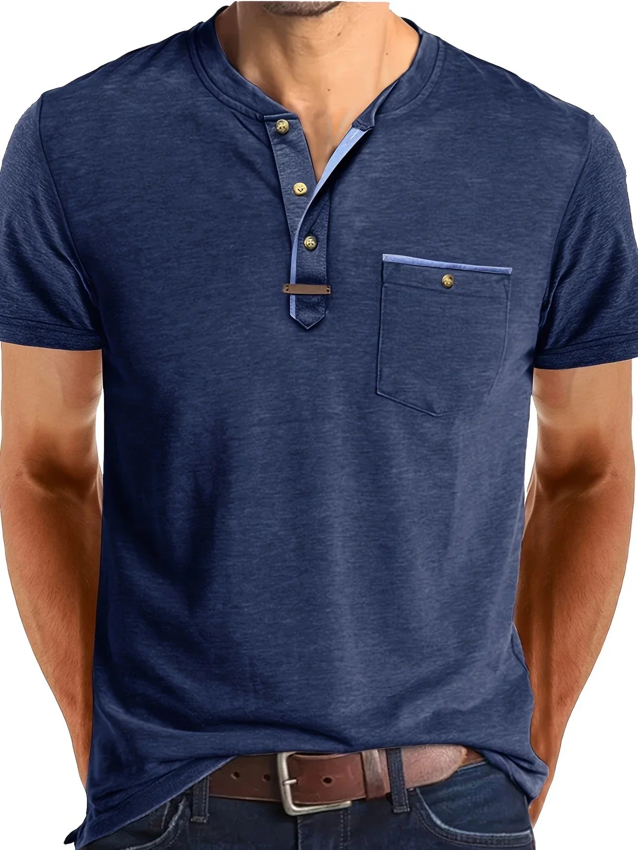 Eusébio - Elegant T-Shirt med Knapper og Lomme